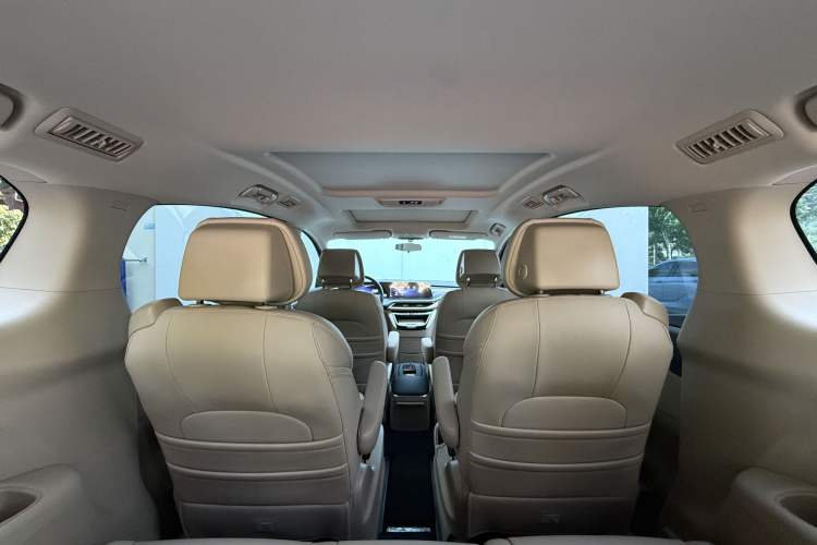 Used Buick GL8 2025 Model Land Executive Class First-Adoption Edition Interior 10