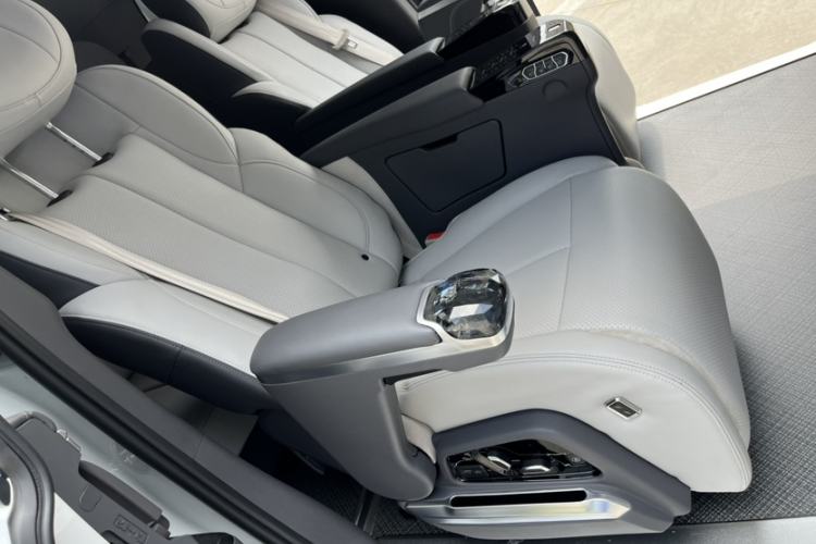 Used Buick GL8 2025 Lu Zun Smart Enjoyment Edition Interior 11