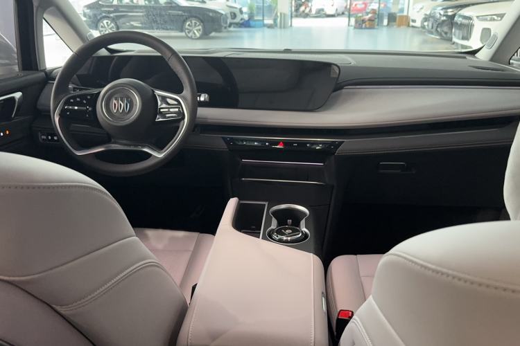Used Buick GL8 2025 Lu Zun Deluxe Edition Interior 2