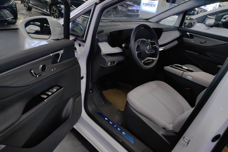 Used Buick GL8 2025 Lu Zun Deluxe Edition Interior 2