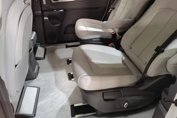 Used Buick GL8 2025 Lu Zun Smart Enjoyment Edition Interior 2