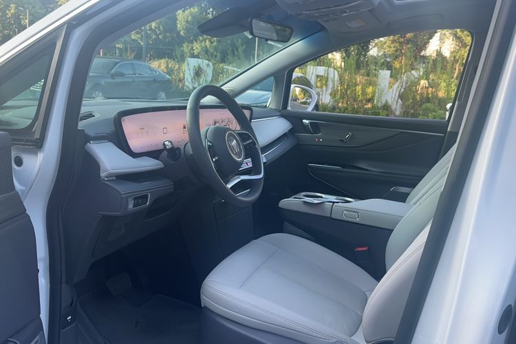 Used Buick GL8 2025 Lu Zun Deluxe Edition Interior 2