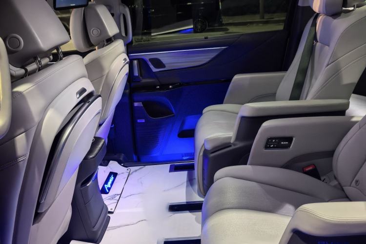 Used Buick GL8 2025 Lu Zun Deluxe Edition Interior 2