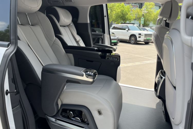 Used Buick GL8 2025 Lu Zun Smart Enjoyment Edition Interior 3