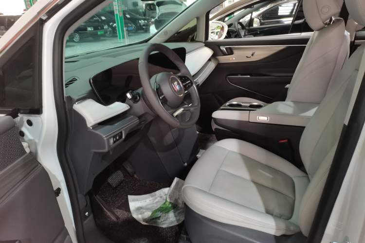 Used Buick GL8 2025 Lu Zun Smart Enjoyment Edition Interior 3