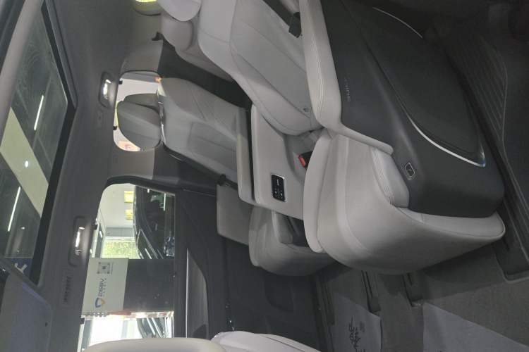 Used Buick GL8 2025 Lu Zun Deluxe Edition Interior 3
