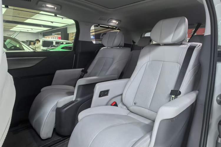 Used Buick GL8 2025 Lu Zun Deluxe Edition Interior 3