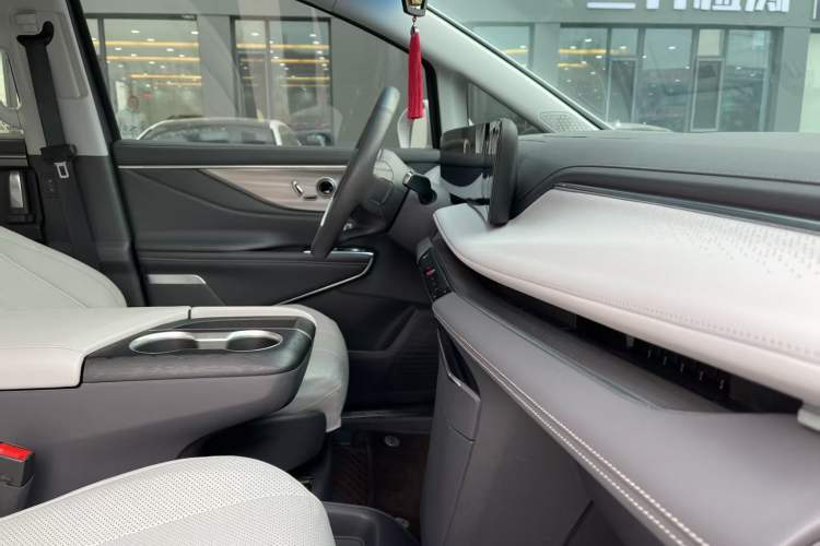 Used Buick GL8 2025 Lu Zun Smart Enjoyment Edition Interior 3