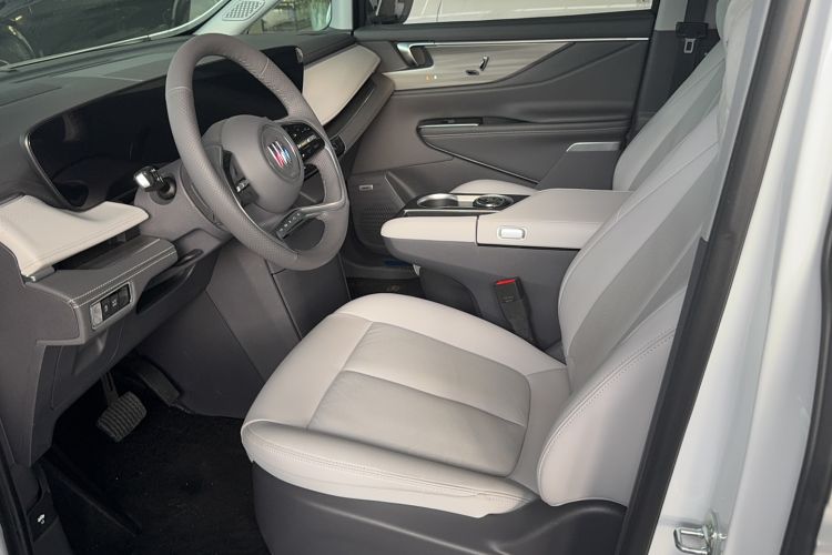 Used Buick GL8 2025 Lu Zun Deluxe Edition Interior 4