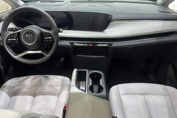 Used Buick GL8 2025 Lu Zun Deluxe Edition Interior 4