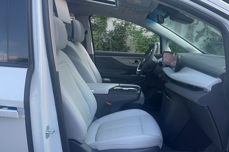 Used Buick GL8 2025 Lu Zun Deluxe Edition Interior 4