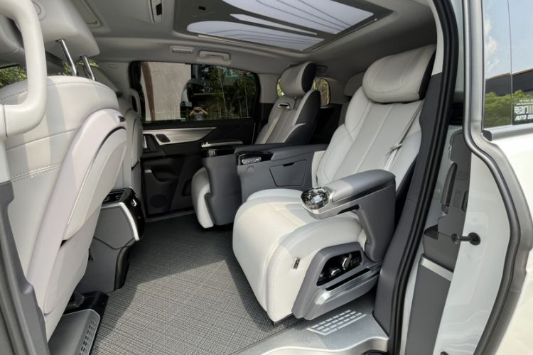 Used Buick GL8 2025 Lu Zun Smart Enjoyment Edition Interior 5