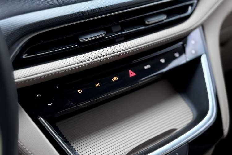 Used Buick GL8 2025 Model Land Executive Class First-Adoption Edition Interior 5