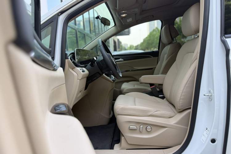 Used Buick GL8 2025 Model Land Executive Class First-Adoption Edition Interior 7