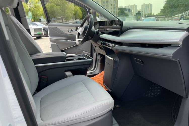 Used Buick GL8 2025 Lu Zun Smart Enjoyment Edition Interior 8