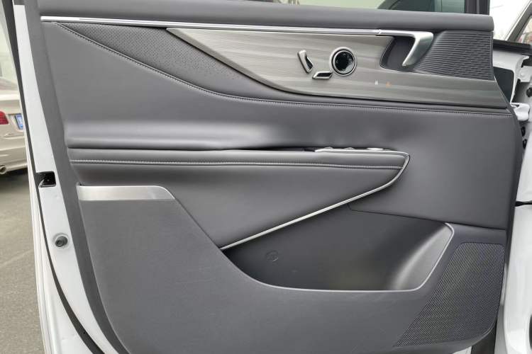 Used Buick GL8 2025 Lu Zun Smart Enjoyment Edition Interior 9