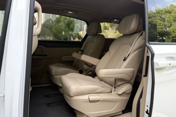 Used Buick GL8 2025 Model Land Executive Class First-Adoption Edition Interior 9