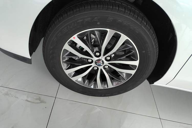 Used Buick GL8 2025 Model Land Cruiser Business Class Comfort DG Edition Left Front Wheel Hub