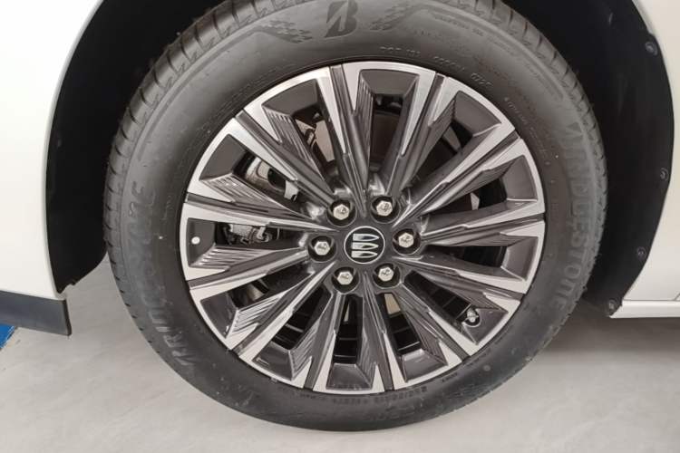 Used Buick GL8 2025 Lu Zun Smart Enjoyment Edition Left Front Wheel Hub