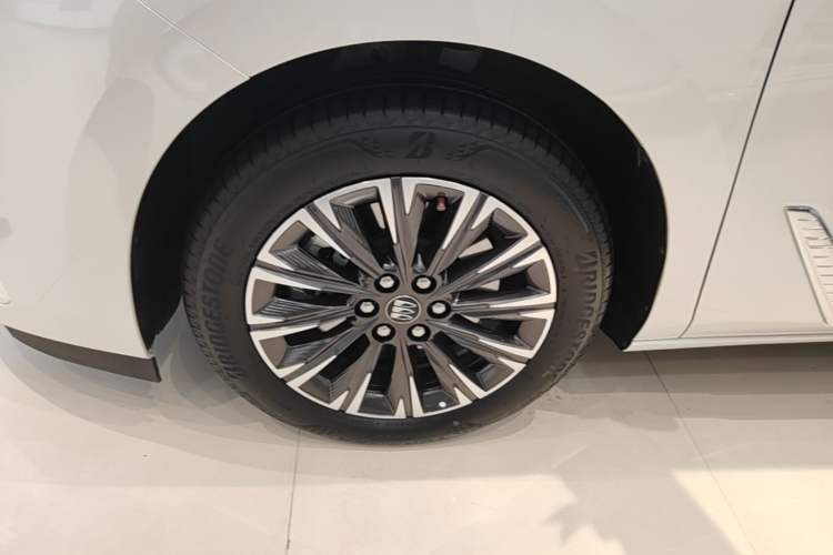 Used Buick GL8 2025 Lu Zun Smart Enjoyment & Yue Edition Left Front Wheel Hub