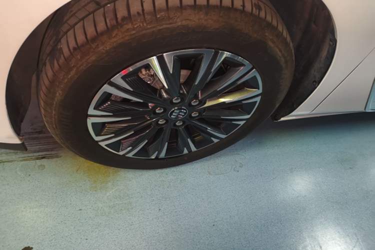 Used Buick GL8 2025 Lu Zun Smart Enjoyment Edition Left Front Wheel Hub