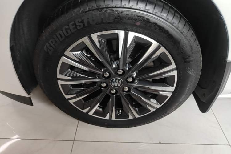 Used Buick GL8 2025 Lu Zun Deluxe Edition Left Front Wheel Hub