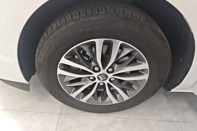 Used Buick GL8 2025 Model Land Executive Class First-Adoption Edition Left Front Wheel Hub