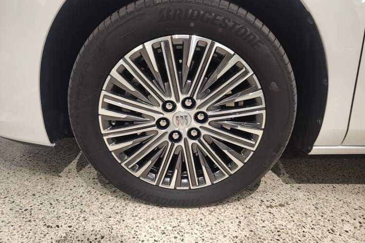 Used Buick GL8 2025 Lu Zun Deluxe Edition Left Front Wheel Hub