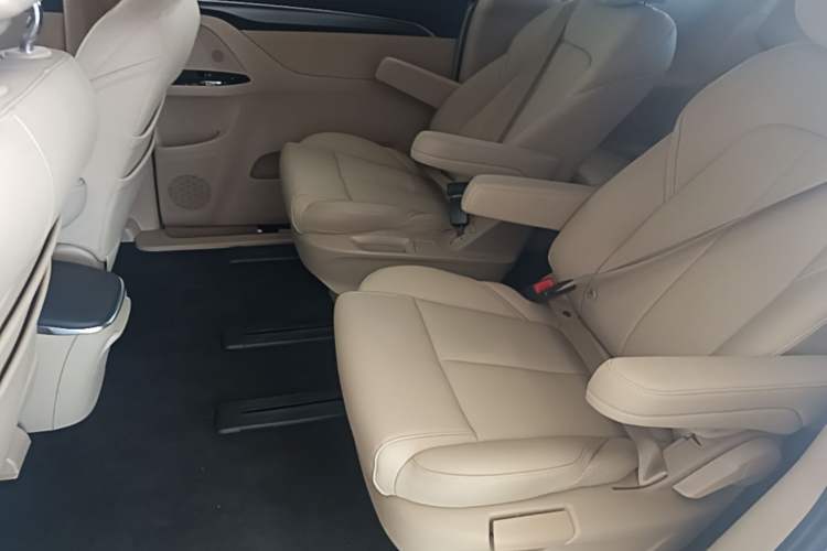 Used Buick GL8 2025 Model Land Executive Class First-Adoption Edition Left Rear Seat