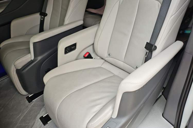 Used Buick GL8 2025 Lu Zun Deluxe Edition Left Rear Seat