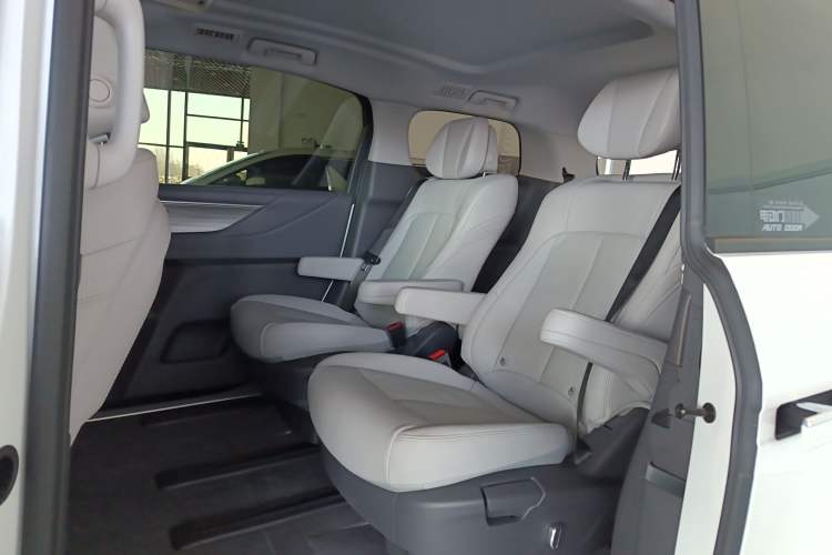 Used Buick GL8 2025 Lu Zun Smart Enjoyment Edition Left Rear Seat