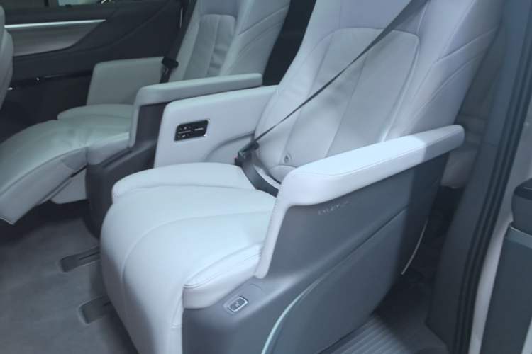 Used Buick GL8 2025 Lu Zun Deluxe Edition Left Rear Seat