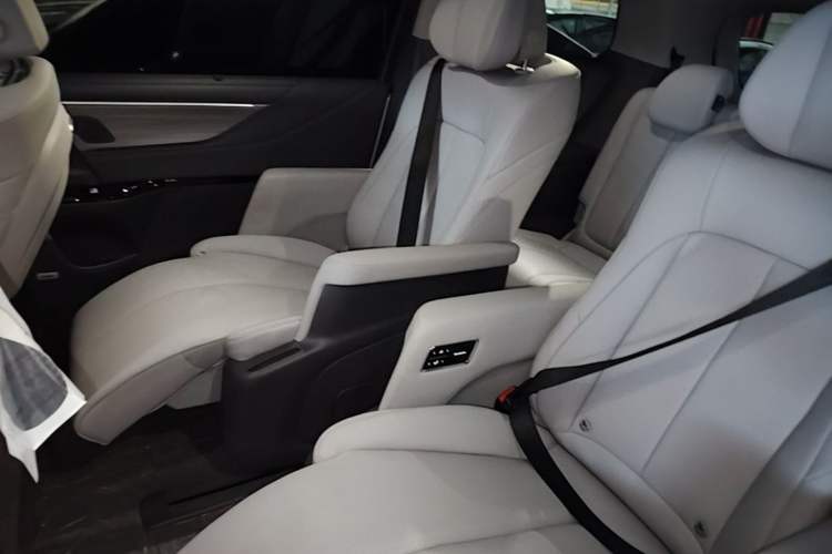 Used Buick GL8 2025 Lu Zun Deluxe Edition Left Rear Seat