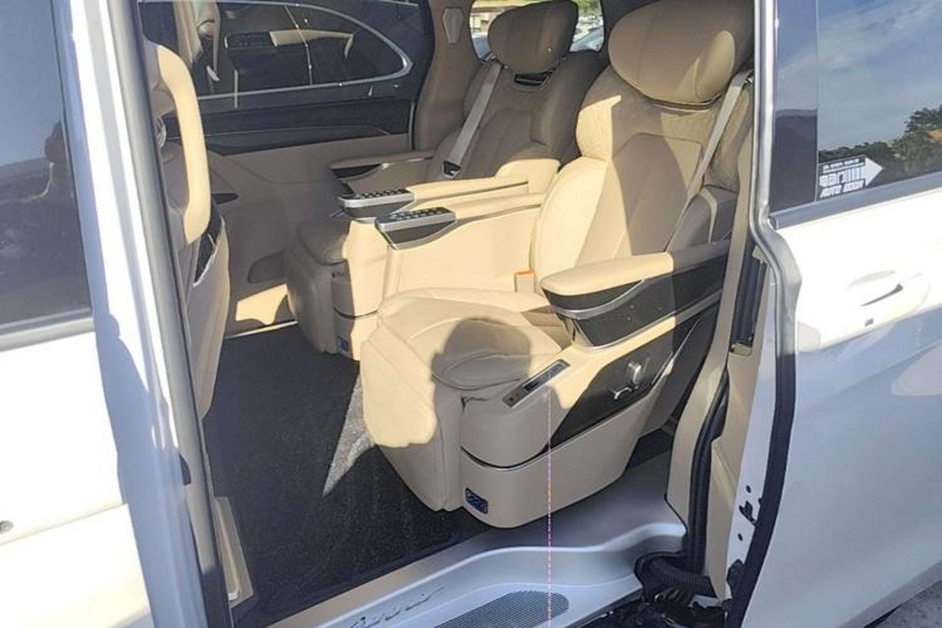 Used Buick GL8 2025 Model Land Executive Class First-Adoption Edition Left Rear Seat
