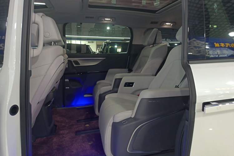 Used Buick GL8 2025 Lu Zun Deluxe Edition Left Rear Seat
