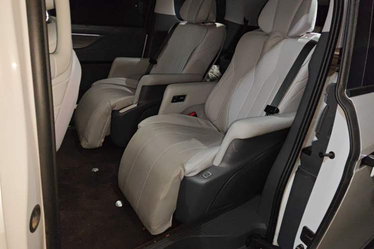 Used Buick GL8 2025 Lu Zun Deluxe Edition Left Rear Seat