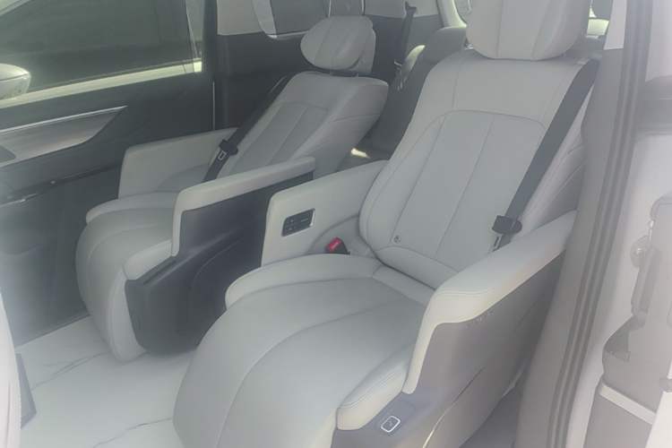 Used Buick GL8 2025 Lu Zun Deluxe Edition Left Rear Seat