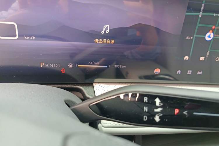 Used Buick GL8 2025 Lu Zun Deluxe Edition Odometer Close Up