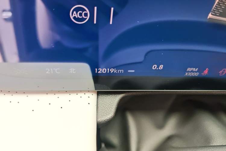 Used Buick GL8 2025 Lu Zun Deluxe Edition Odometer Close Up