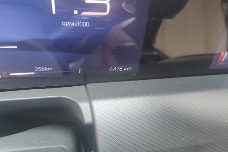 Used Buick GL8 2025 Model Land Cruiser Business Class Comfort DG Edition Odometer Close Up
