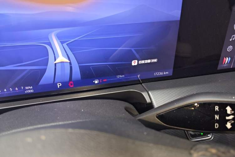 Used Buick GL8 2025 Model Land Executive Class First-Adoption Edition Odometer Close Up