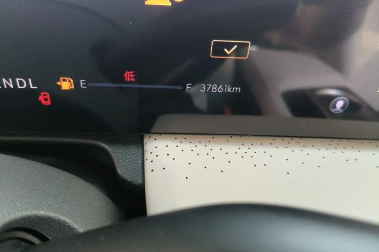 Used Buick GL8 2025 Lu Zun Deluxe Edition Odometer Close Up