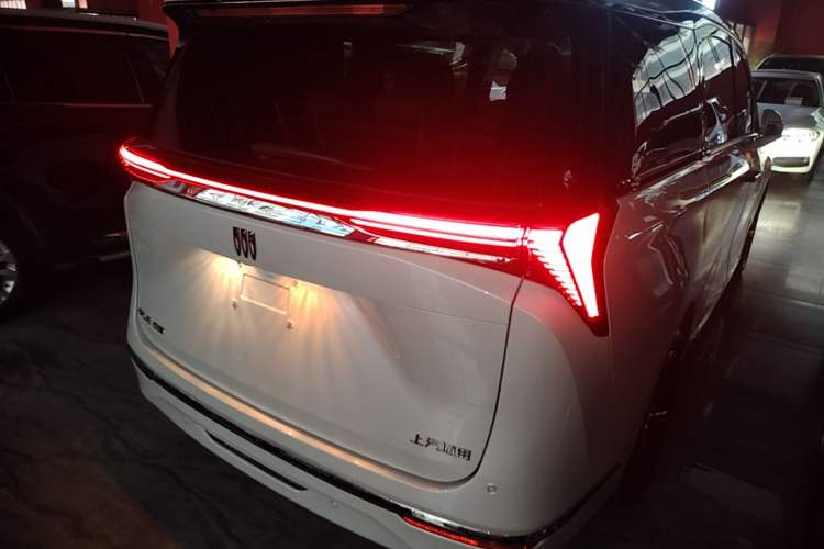 Used Buick GL8 2025 Lu Zun Deluxe Edition Rear Right 45 Deg