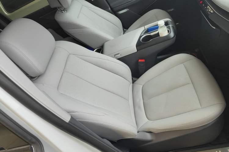 Used Buick GL8 2025 Lu Zun Deluxe Edition Right Front Seat