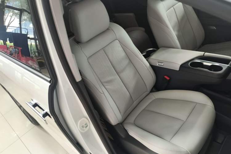 Used Buick GL8 2025 Lu Zun Deluxe Edition Right Front Seat