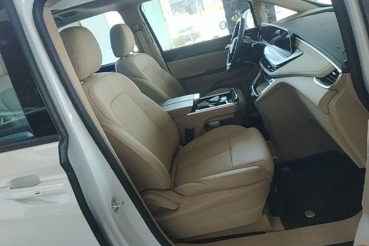 Used Buick GL8 2025 Model Land Cruiser Business Class Comfort DG Edition Right Front Seat