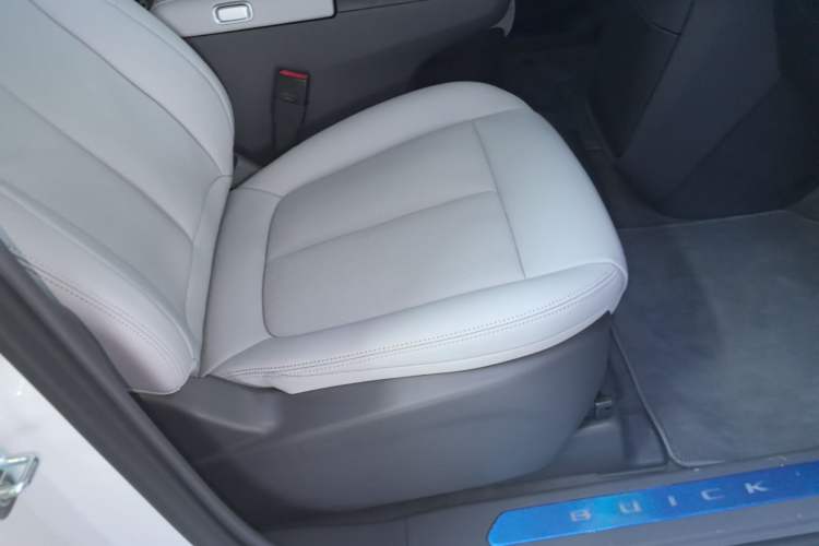 Used Buick GL8 2025 Lu Zun Deluxe Edition Right Front Seat