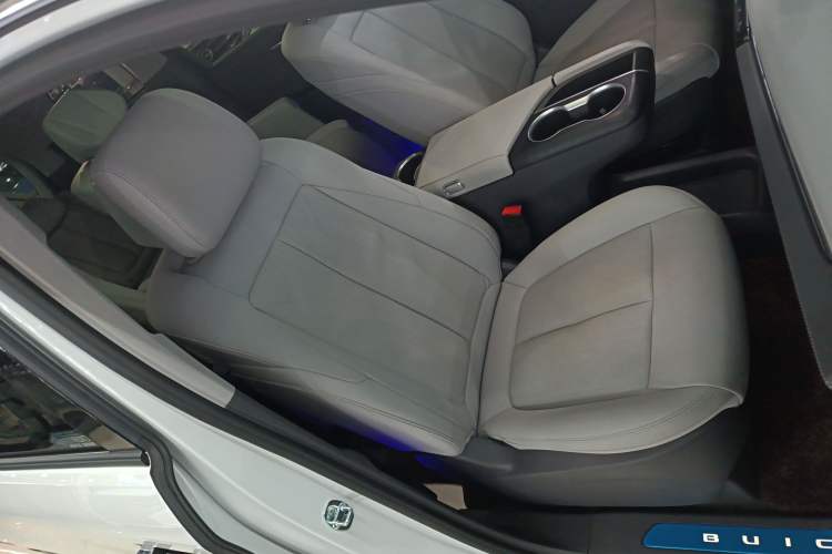 Used Buick GL8 2025 Lu Zun Deluxe Edition Right Front Seat