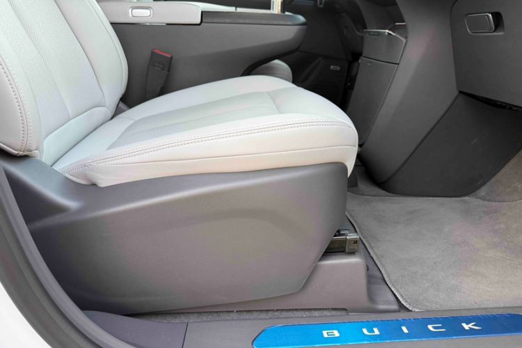 Used Buick GL8 2025 Lu Zun Deluxe Edition Right Front Seat
