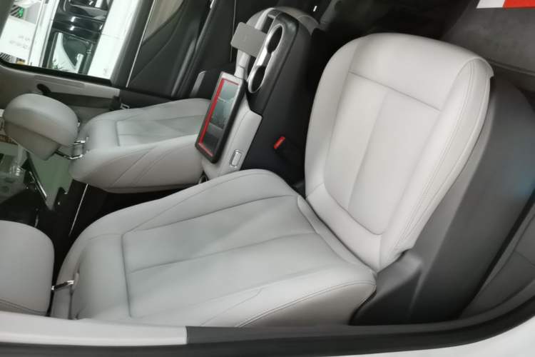 Used Buick GL8 2025 Lu Zun Deluxe Edition Right Front Seat